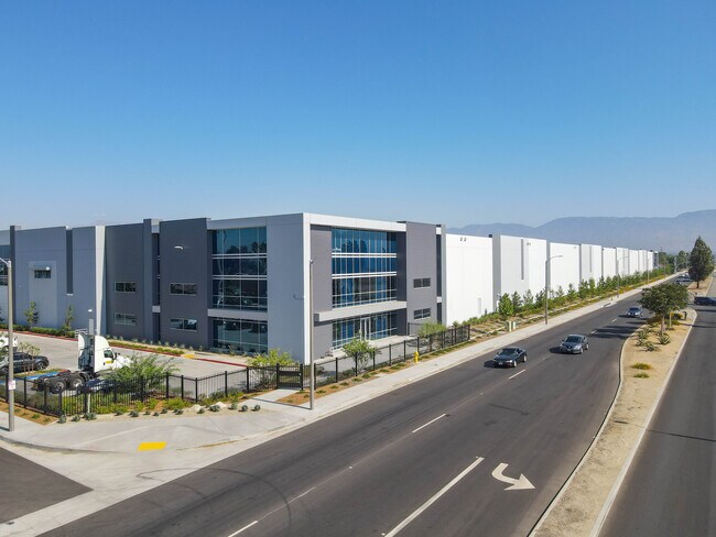 Plus de détails pour 1070 S Waterman Ave, San Bernardino, CA - Industriel à louer