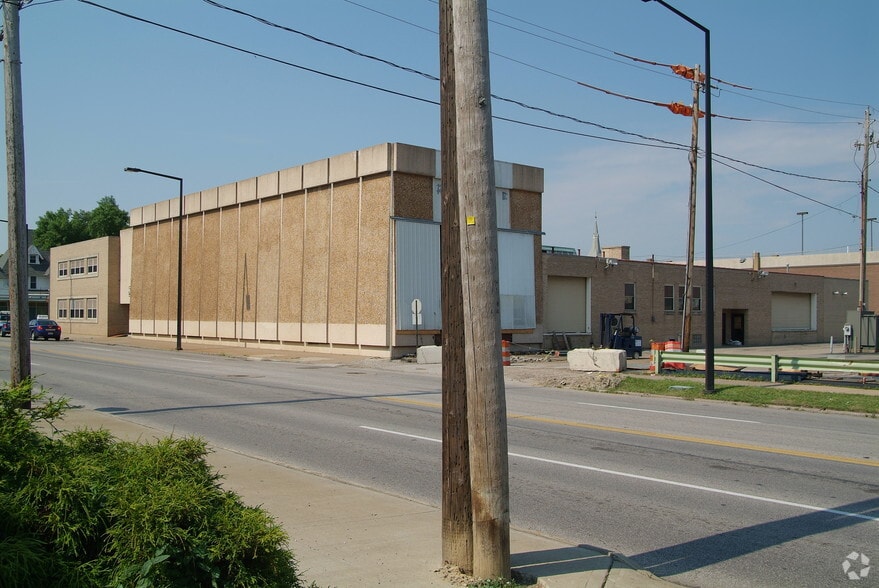 225 East Ave, Elyria, OH à vendre - Photo du bâtiment - Image 2 de 14