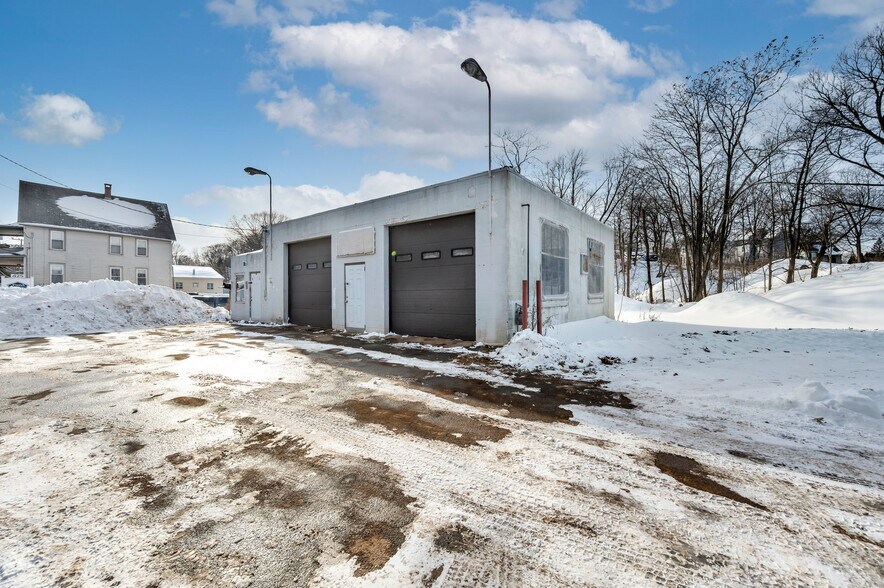 417 S Colony St, Meriden, CT à louer - Photo du bâtiment - Image 2 de 9