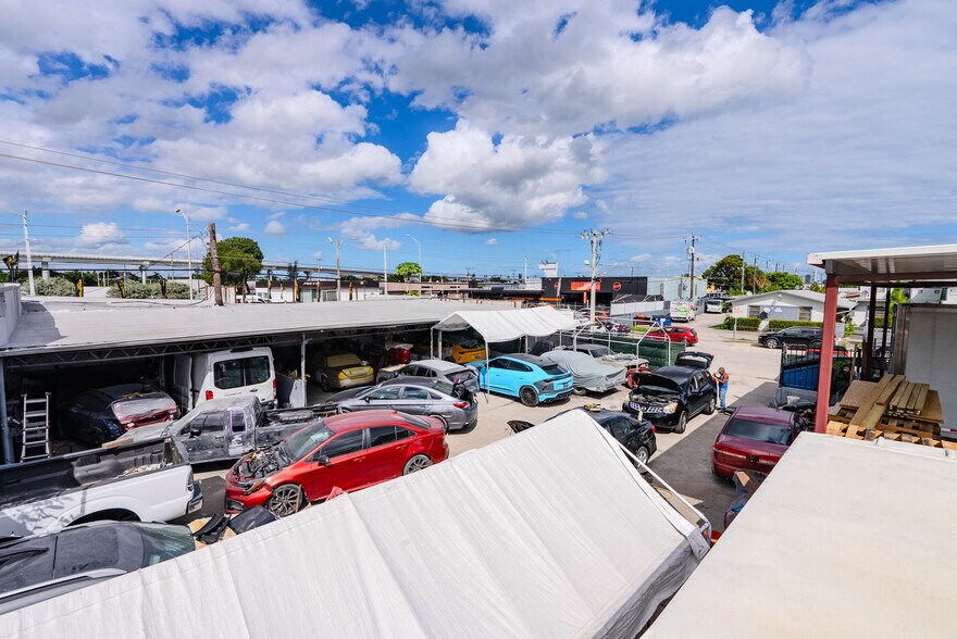 3501 NW 35th st, Miami, FL à louer - Photo du bâtiment - Image 2 de 10