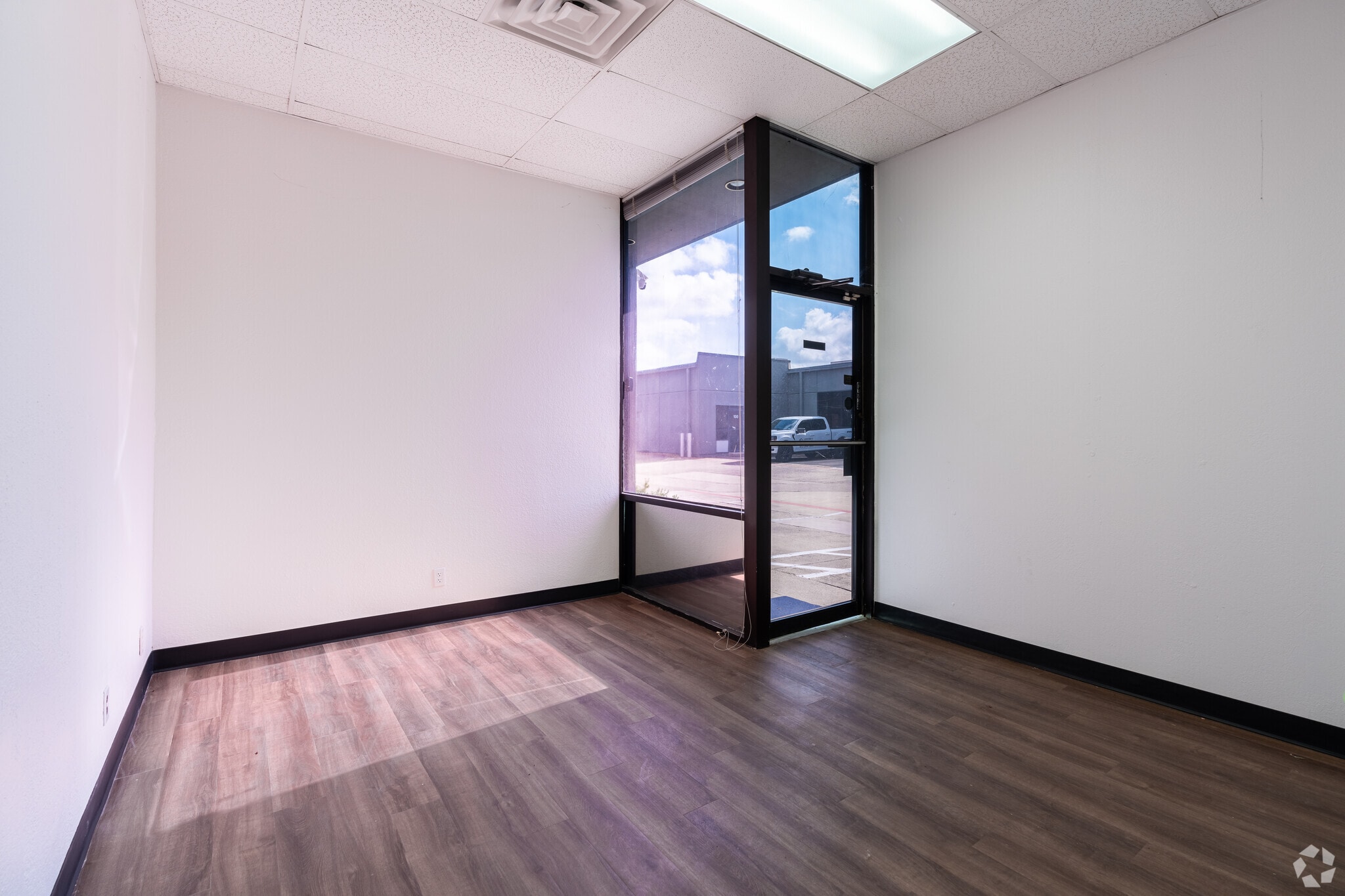 1911 Old Denton Rd, Carrollton, TX for lease Interior Photo- Image 1 of 5