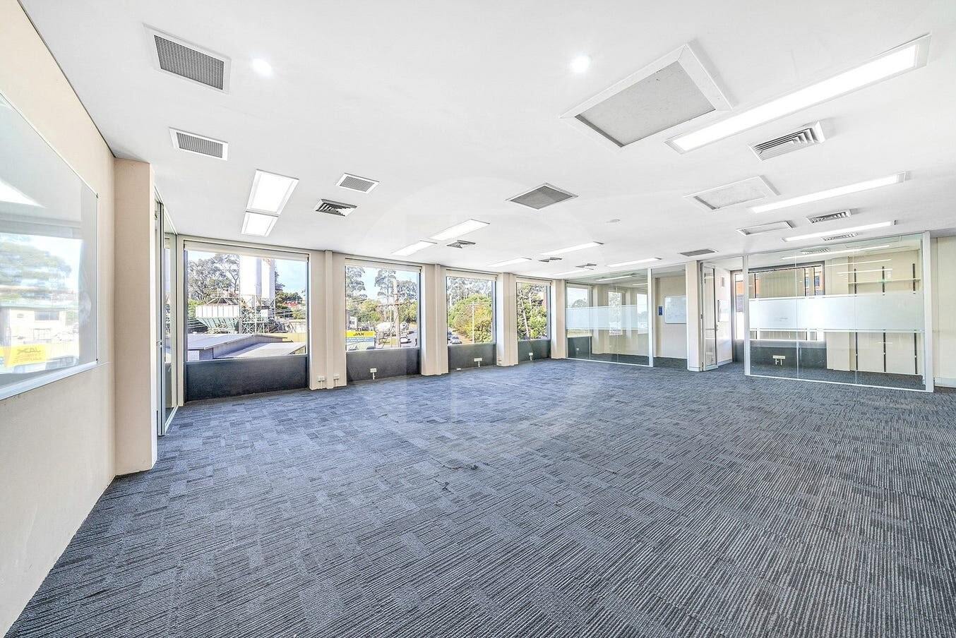 6 Pioneer Ave, Thornleigh à louer Photo intérieure- Image 1 de 1