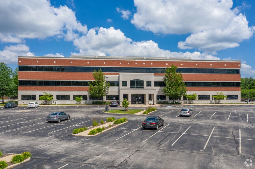 6085 Parkland Blvd, Mayfield Heights, OH à louer - Photo du bâtiment - Image 2 de 5