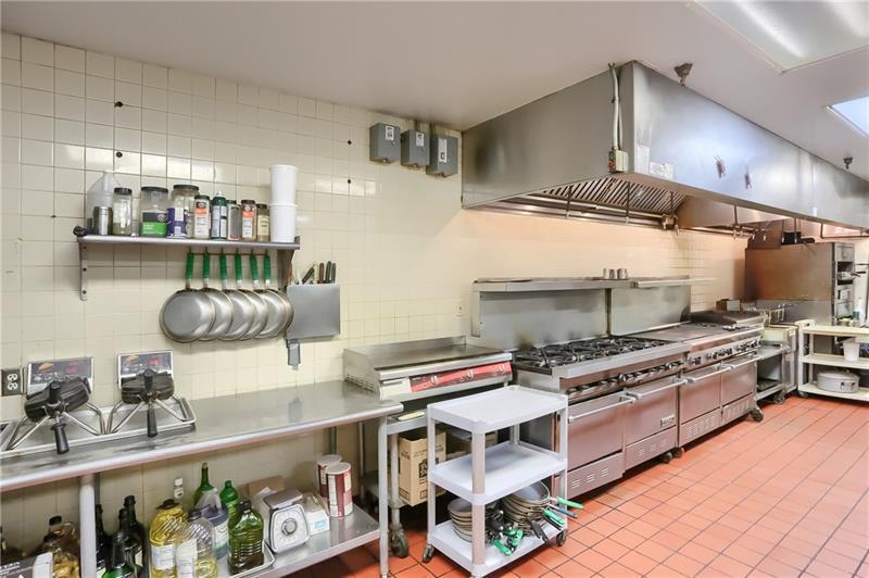 2305 Wilmington Rd, New Castle, PA for sale - Interior Photo - Image 2 of 22