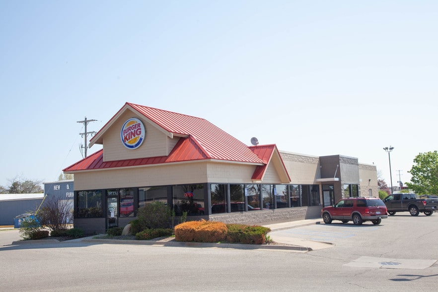 103 S Nicolet St, Mackinaw City, MI for lease - Building Photo - Image 3 of 8