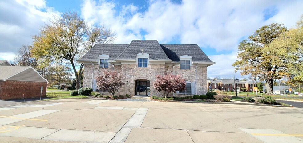 9122 Montgomery Rd, Cincinnati, OH à louer - Photo du bâtiment - Image 3 de 3