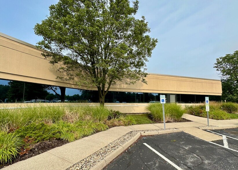 5925-5929 Lakeside Blvd, Indianapolis, IN à louer - Photo du bâtiment - Image 2 de 5