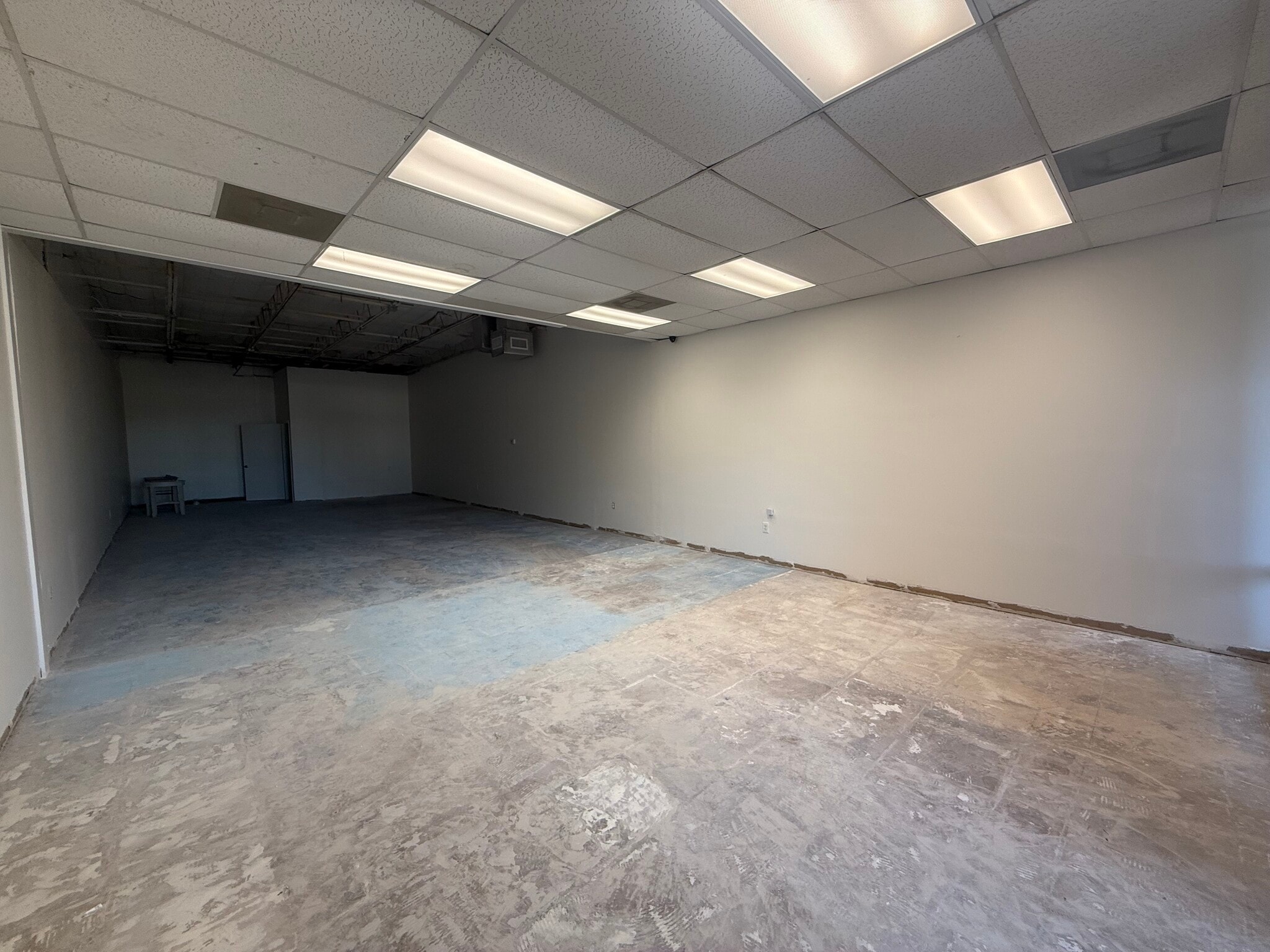 17503-17587 Imperial Valley Dr, Houston, TX for lease Interior Photo- Image 1 of 5