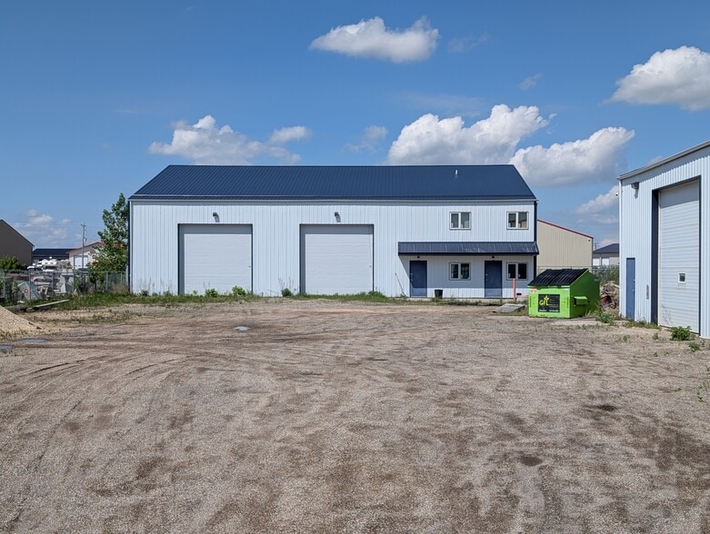 949 Redonda St, Winnipeg, MB for lease - Building Photo - Image 2 of 15