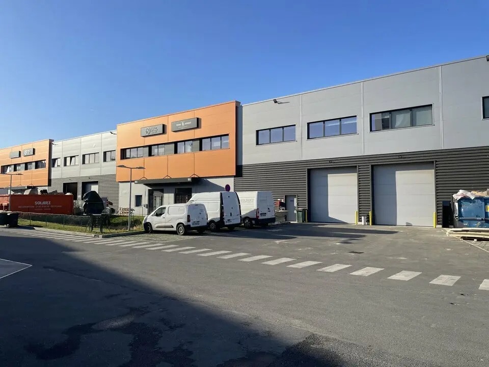 Flex in Romainville for lease Building Photo- Image 1 of 6