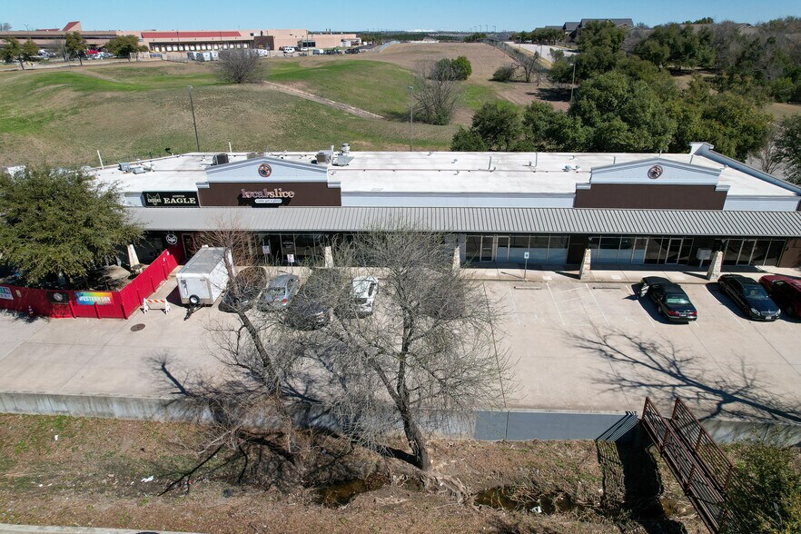 8201 Cross Park Dr, Austin, TX à louer - Photo du bâtiment - Image 3 de 20