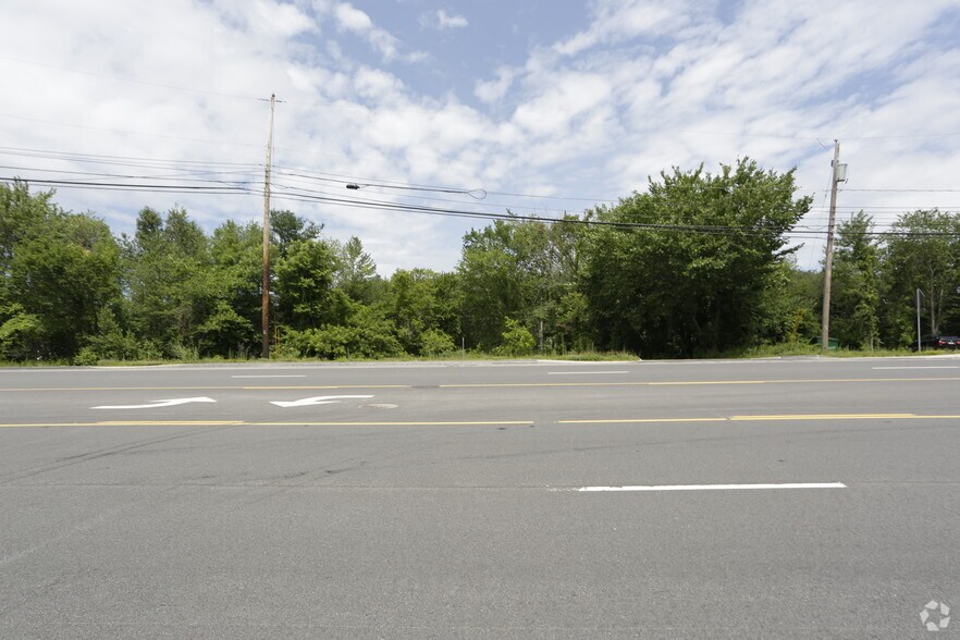 132 Rockingham Rd, Londonderry, NH à louer - Photo du bâtiment - Image 3 de 9