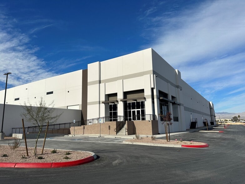 Sec Lamb & Colton, Las Vegas, NV for lease - Building Photo - Image 1 of 4