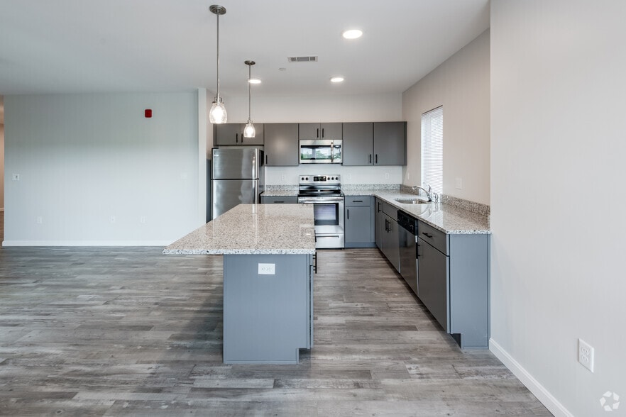 21 East St, North Attleboro, MA for lease - Interior Photo - Image 3 of 40