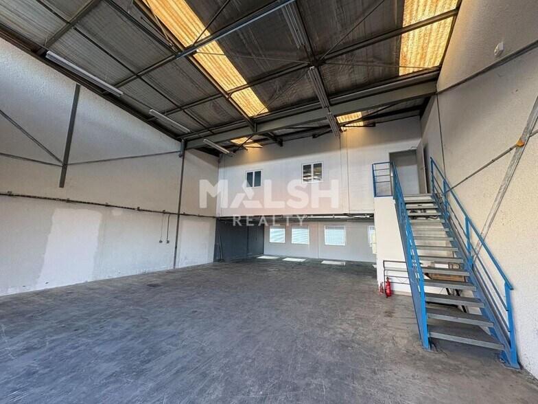 Flex dans Brignais à louer - Photo du bâtiment - Image 3 de 6