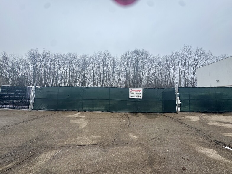 3201 Pine Tree Rd, Lansing, MI for lease - Building Photo - Image 3 of 10