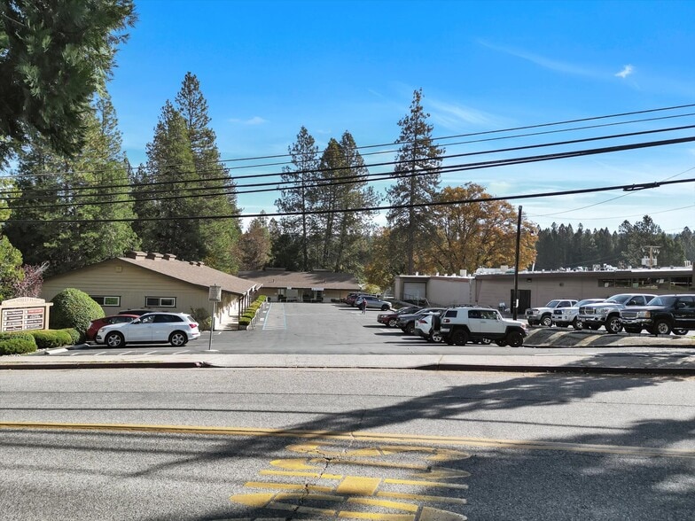 719-733 Zion St, Nevada City, CA à vendre - Photo du bâtiment - Image 2 de 13