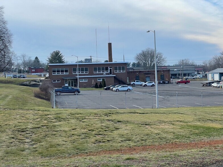 1654 King St, Enfield, CT à louer - Photo du bâtiment - Image 2 de 7