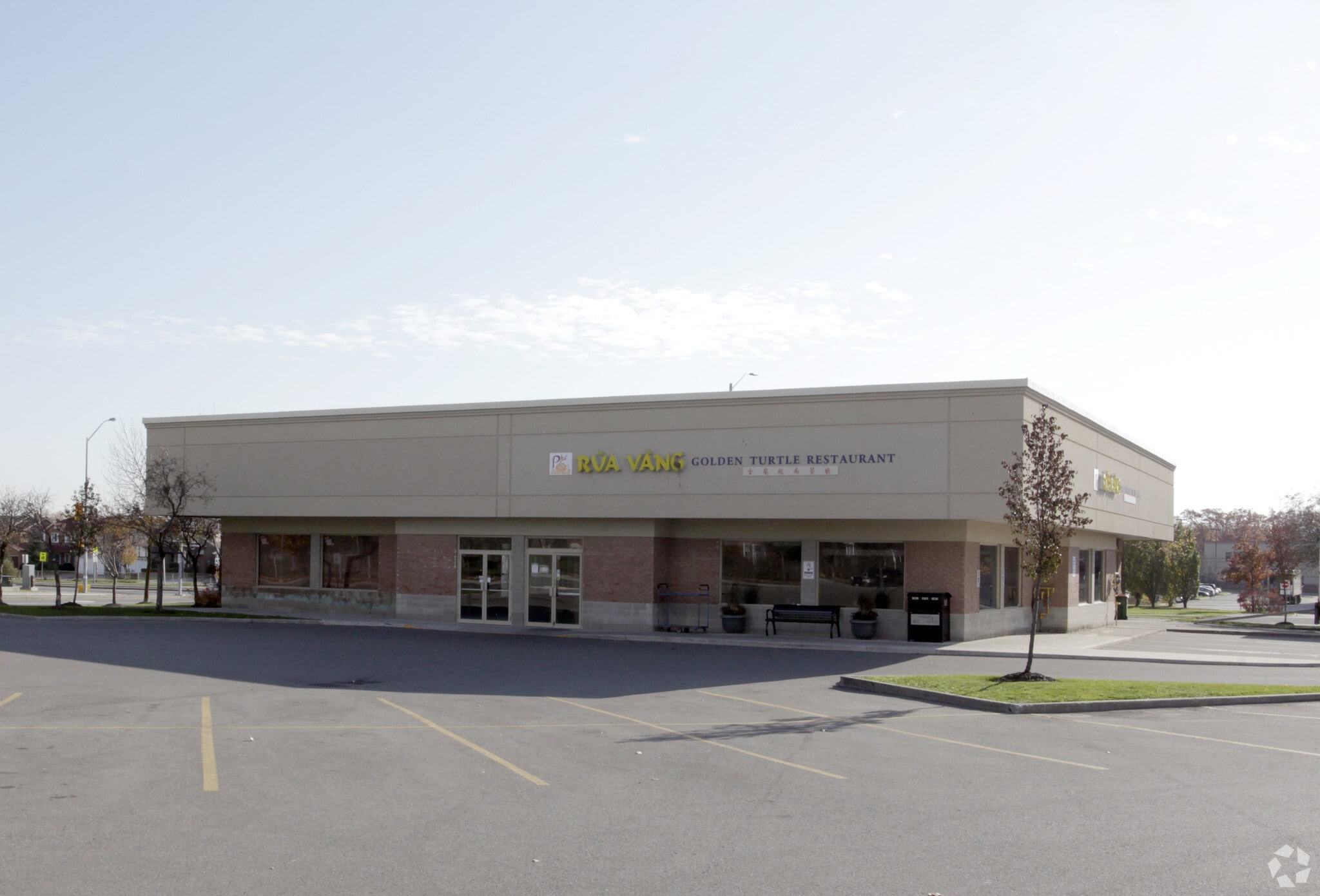 325 Central Pky W, Mississauga, ON for lease Primary Photo- Image 1 of 4