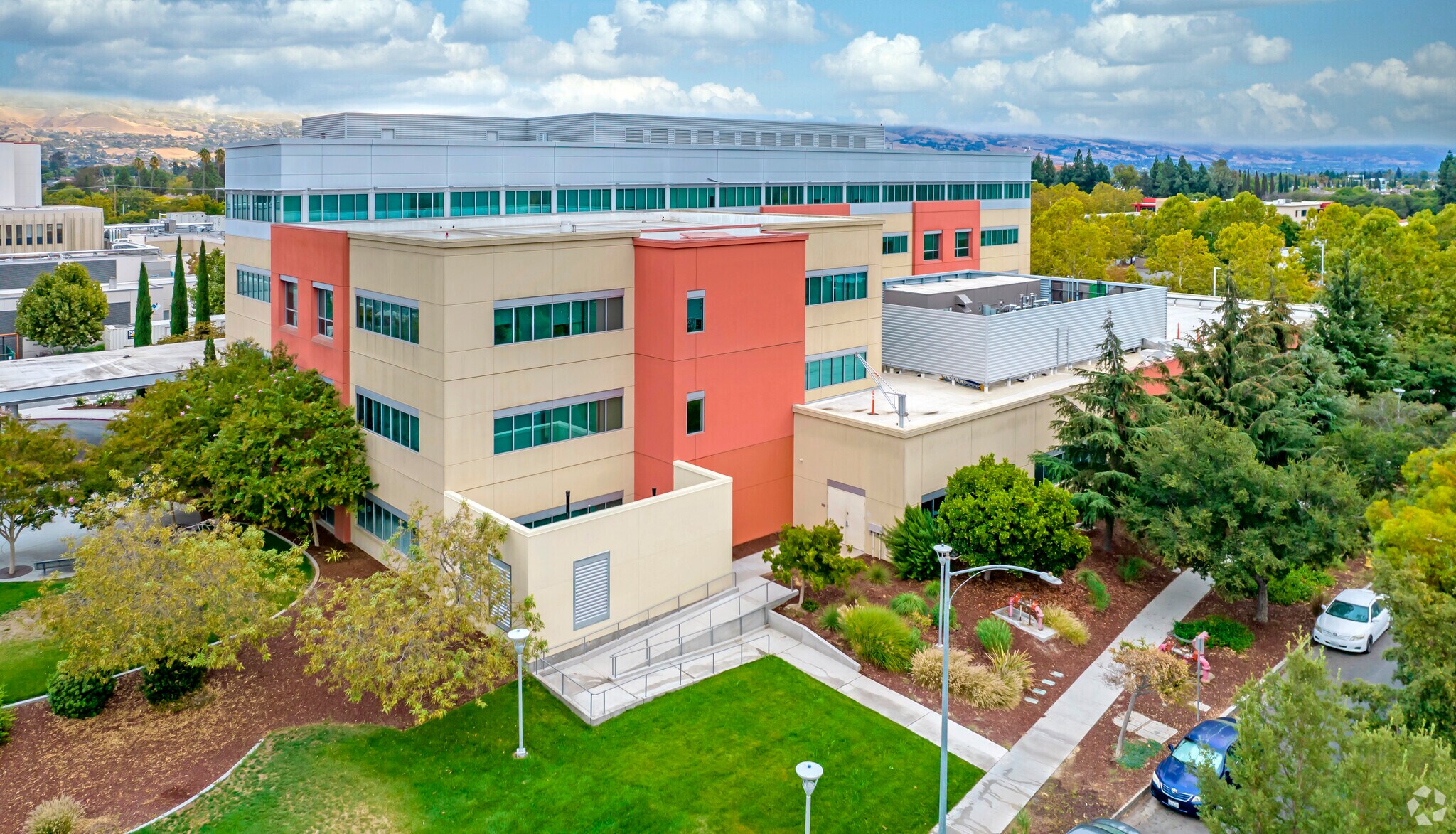 200 Jose Figueres Ave, San Jose, CA à vendre Photo du bâtiment- Image 1 de 5