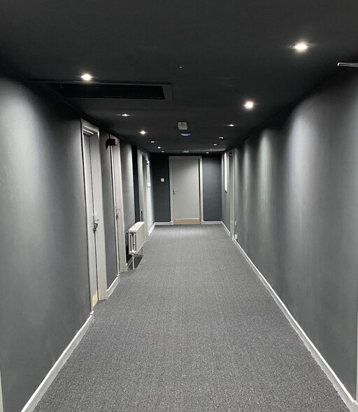 49 John Finnie St, Kilmarnock for lease - Building Photo - Image 3 of 10