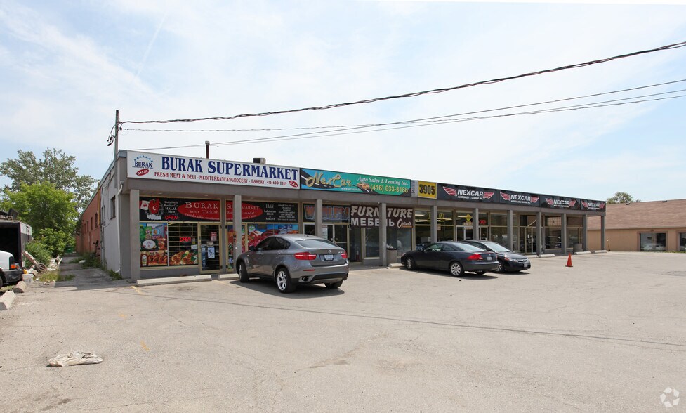 3905 Keele St, Toronto, ON à louer - Photo du bâtiment - Image 2 de 4