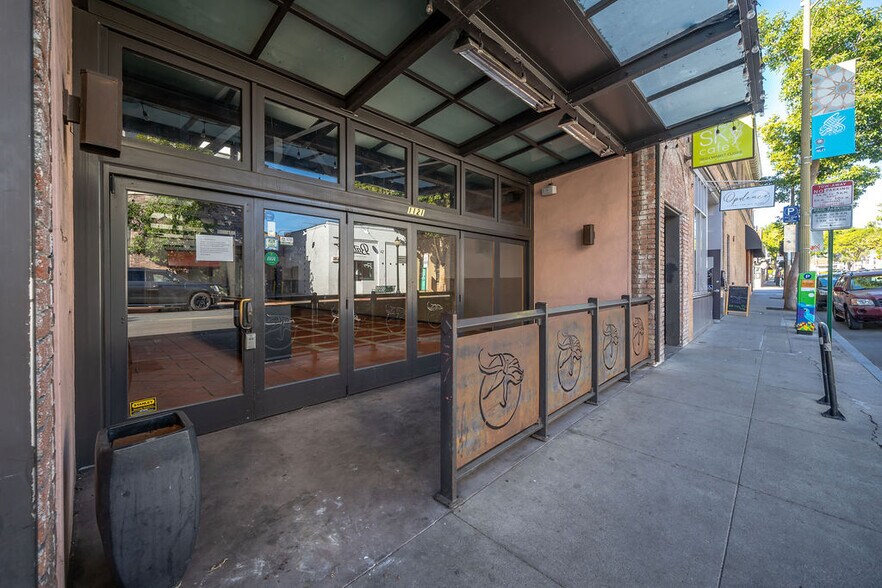 1121 Broad St, San Luis Obispo, CA à vendre - Photo du bâtiment - Image 1 de 36