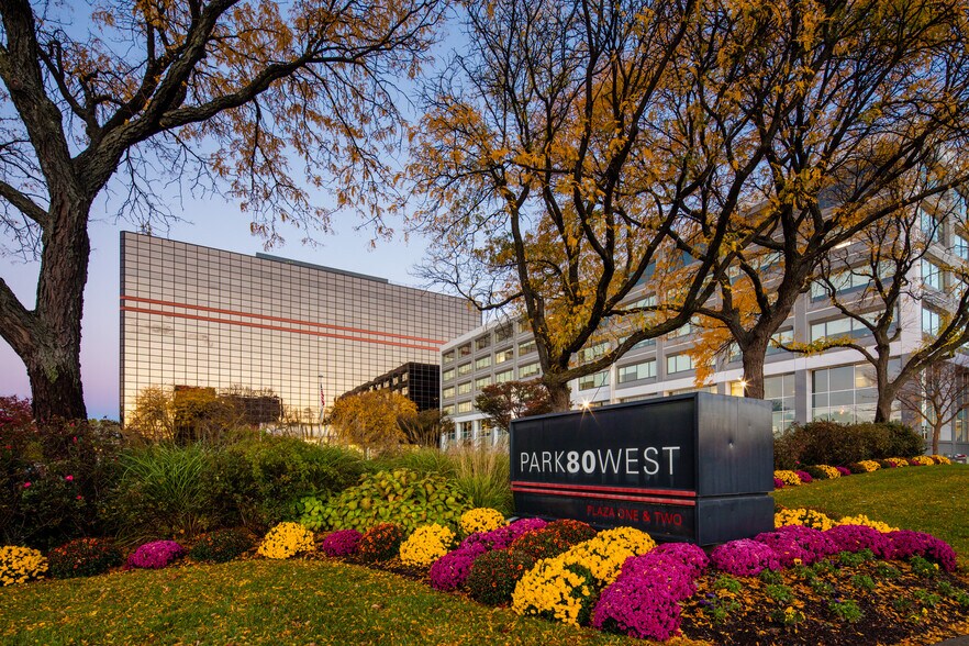 250 Pehle Ave, Saddle Brook, NJ à louer - Photo du bâtiment - Image 2 de 17