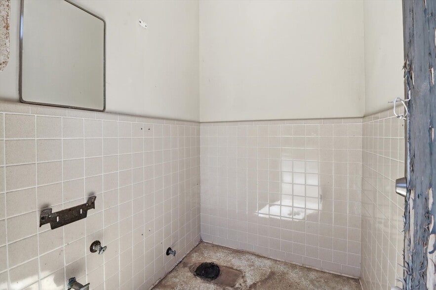 18150 SE 72 Ave, Inglis, FL for sale - Interior Photo - Image 3 of 57