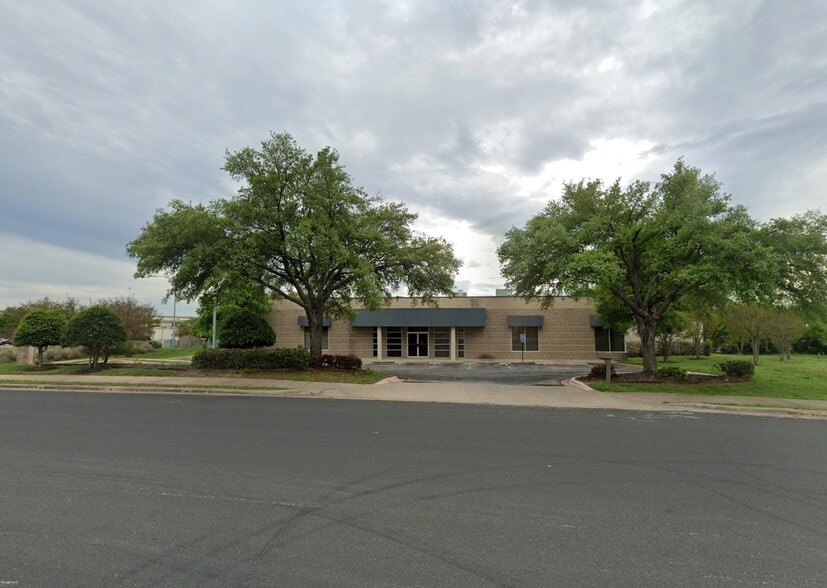 8134 Exchange Dr, Austin, TX à louer - Photo du bâtiment - Image 2 de 23