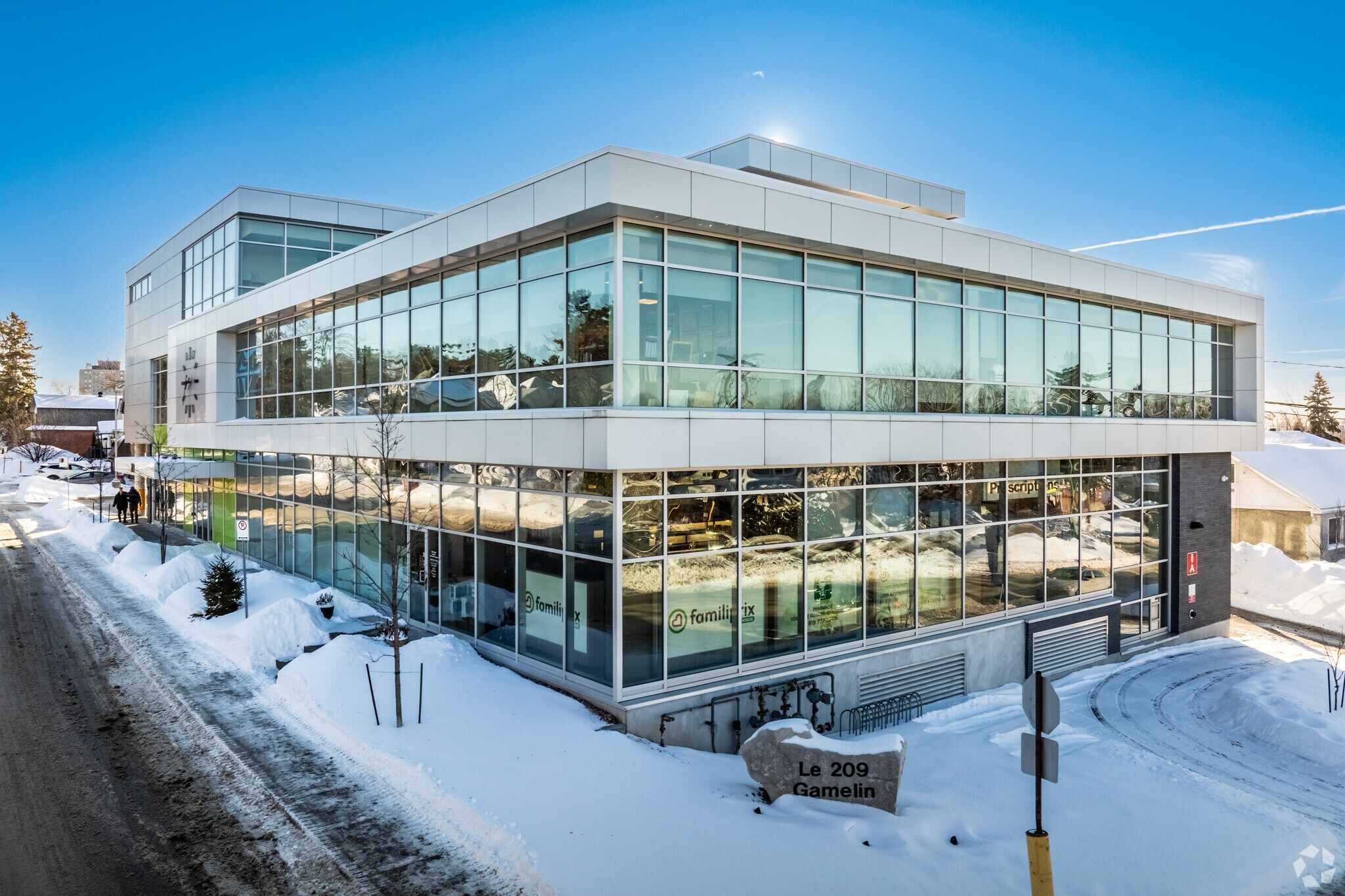 209 Rue Gamelin, Gatineau, QC for sale Primary Photo- Image 1 of 1