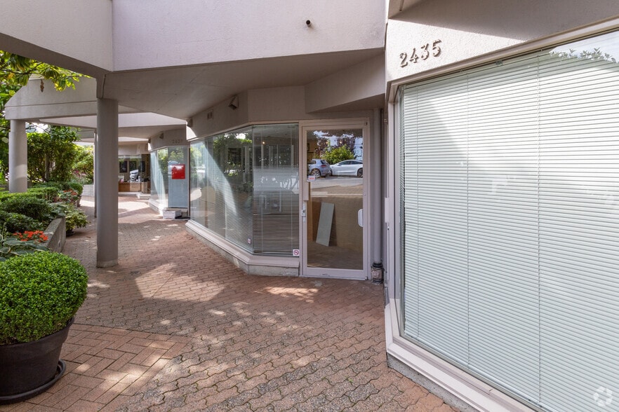 2433 Bellevue Ave, West Vancouver, BC for sale - Building Photo - Image 3 of 5