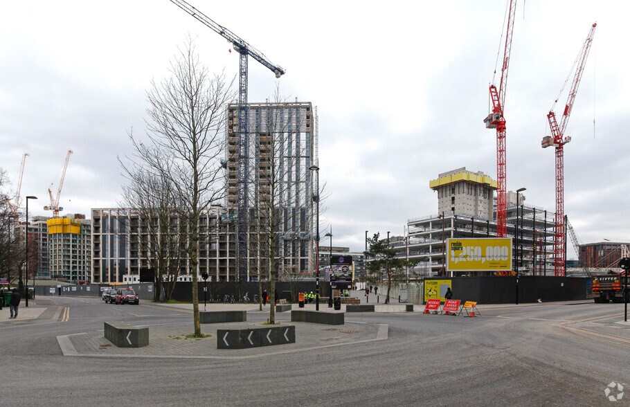 Dingwall Rd, Croydon à louer - Photo du bâtiment - Image 1 de 2
