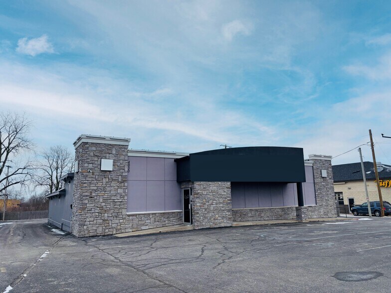 4030 Coldwater Rd, Fort Wayne, IN à vendre - Photo du bâtiment - Image 2 de 9