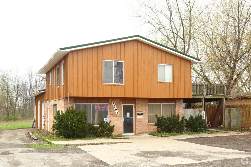 9692-9694 E M-36, Whitmore Lake, MI à vendre - Photo du bâtiment - Image 2 de 5