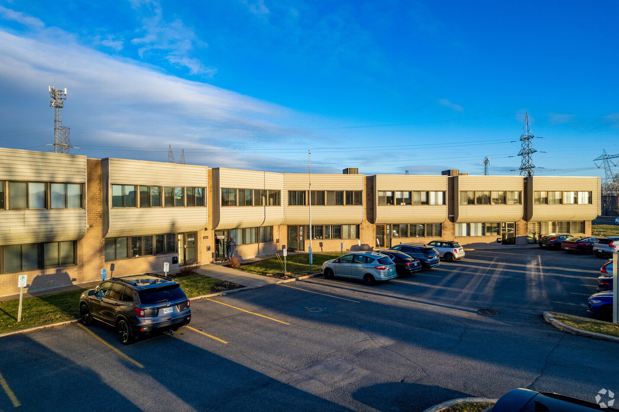 1400 Rue Marie-Victorin, St-Bruno-de-Montarville, QC à louer Photo principale- Image 1 de 18