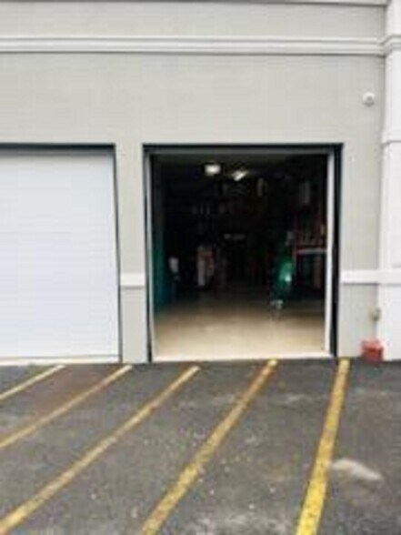 2092 Route 35 N, South Amboy, NJ à louer - Photo du bâtiment - Image 2 de 17