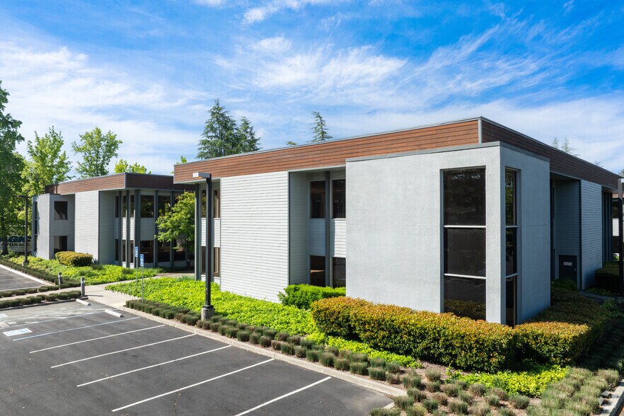 1350 Montego Way, Walnut Creek, CA à vendre - Photo du bâtiment - Image 3 de 9