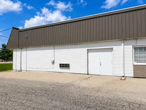 900 Christopher Ln, Springfield, IL for lease Building Photo- Image 2 of 9