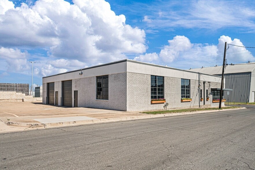 657 Ruby Ave, Waco, TX for lease - Building Photo - Image 3 of 24