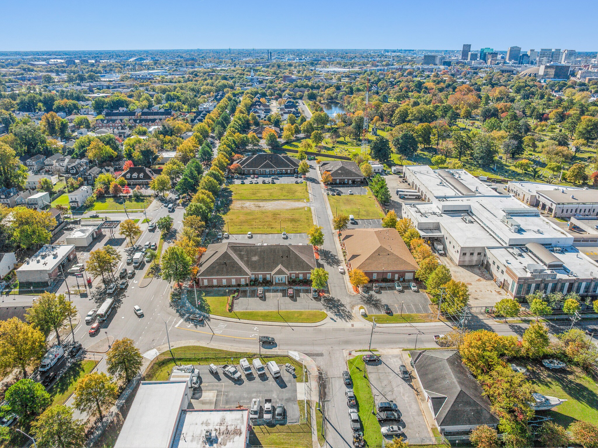 Development Site in Executive Center portefeuille de 3 propriétés à vendre sur LoopNet.ca Photo du bâtiment- Image 1 de 6