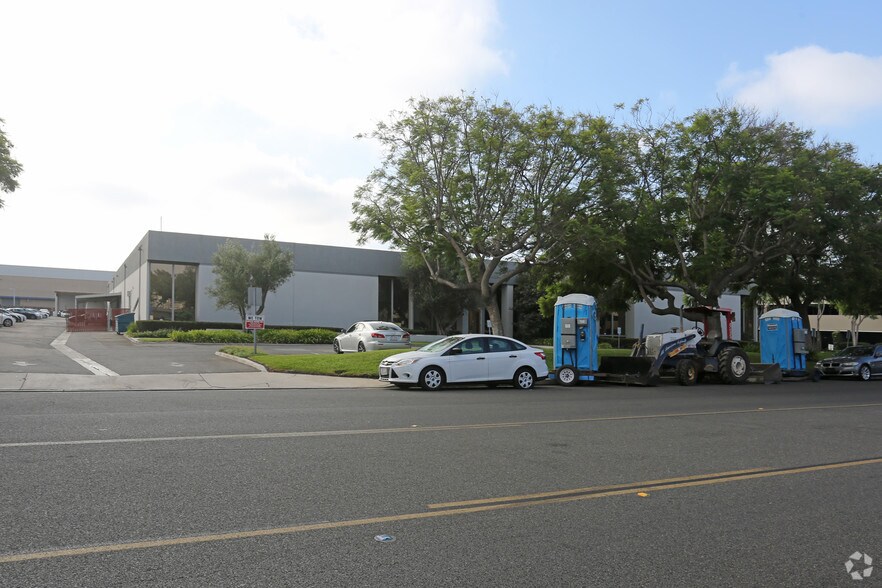 3120 Airway Ave, Costa Mesa, CA à louer - Photo du bâtiment - Image 2 de 3
