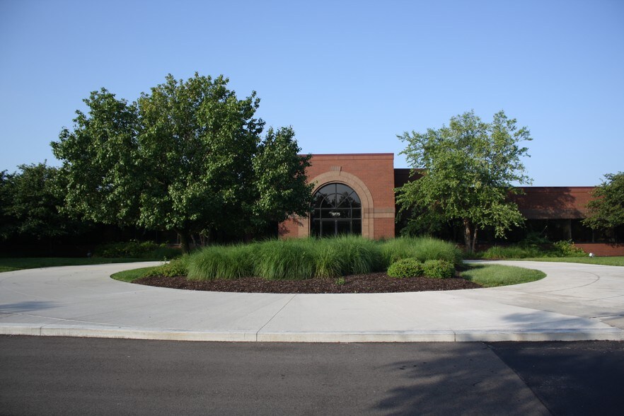 9775 Crosspoint Blvd, Indianapolis, IN for lease - Building Photo - Image 2 of 4