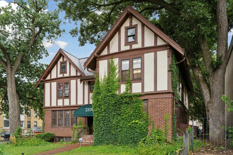 2318 S 1st Ave, Minneapolis, MN à vendre - Photo du bâtiment - Image 2 de 47