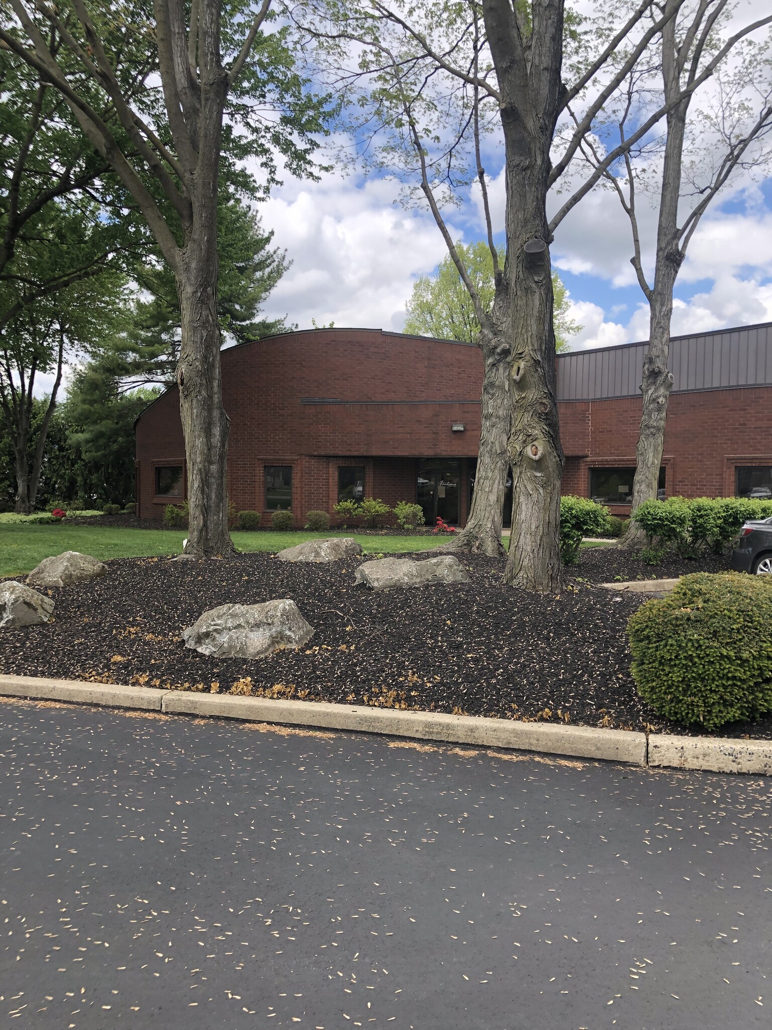 1913 Olde Homestead Ln, Lancaster, PA for lease Interior Photo- Image 1 of 12