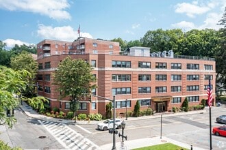 2 Overhill Rd, Scarsdale, NY à louer Photo du bâtiment- Image 1 de 8