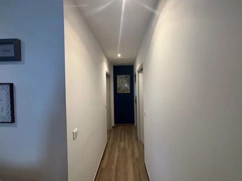 Office in Saint-Étienne-du-Grès for sale - Interior Photo - Image 2 of 6