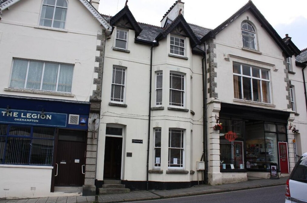 Station Road, Okehampton à louer Photo principale- Image 1 de 2