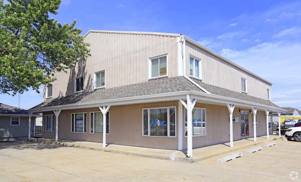 10 N Locust St, Manteno, IL for lease - Primary Photo - Image 1 of 8