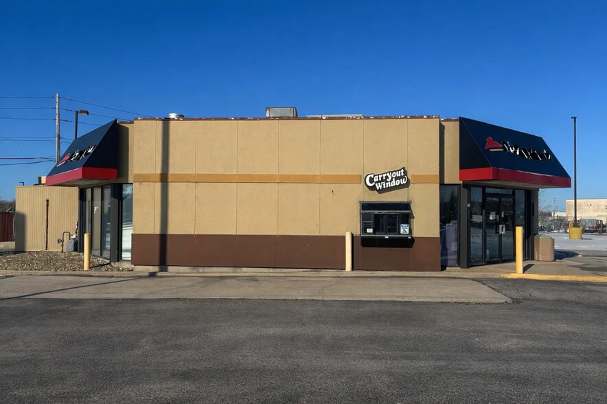 75 Pine Lake Ave, La Porte, IN à vendre - Photo du bâtiment - Image 3 de 5